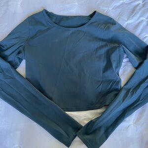 LULULEMON blue cropped long sleeve
